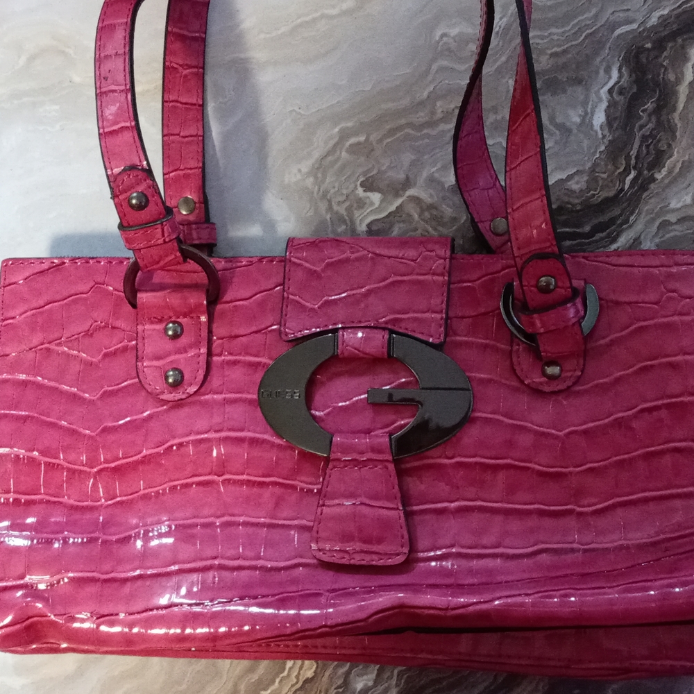 Guess pink faux patent leather purse - Picture 1 of 6